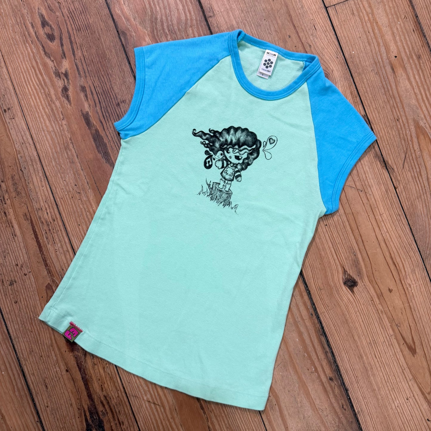 fantasy 3 baby tee S