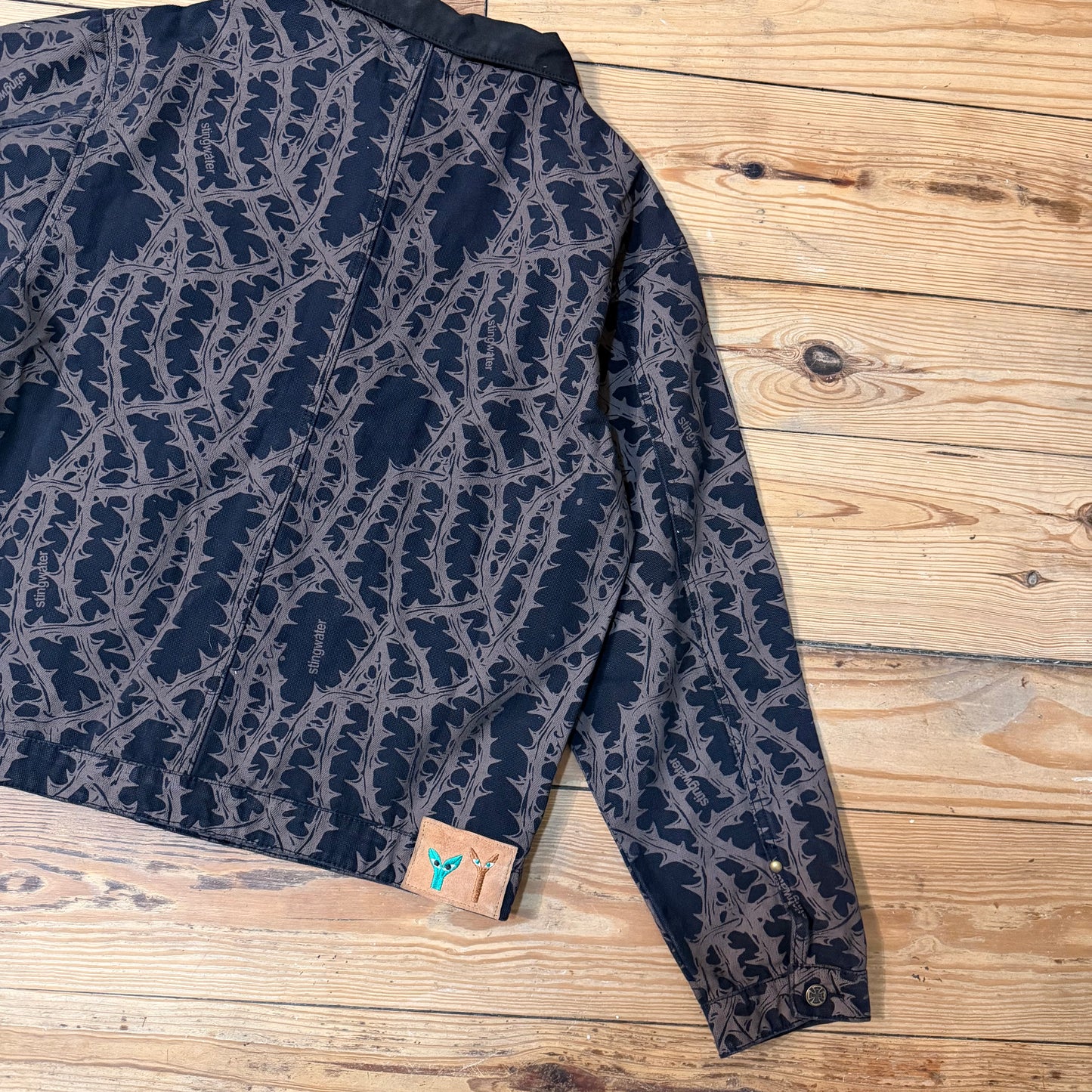 Sting water button up