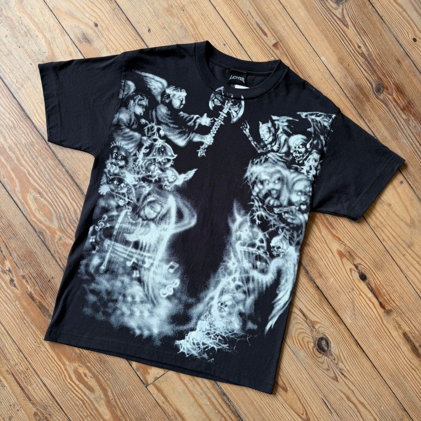 Letter airbrush tee black