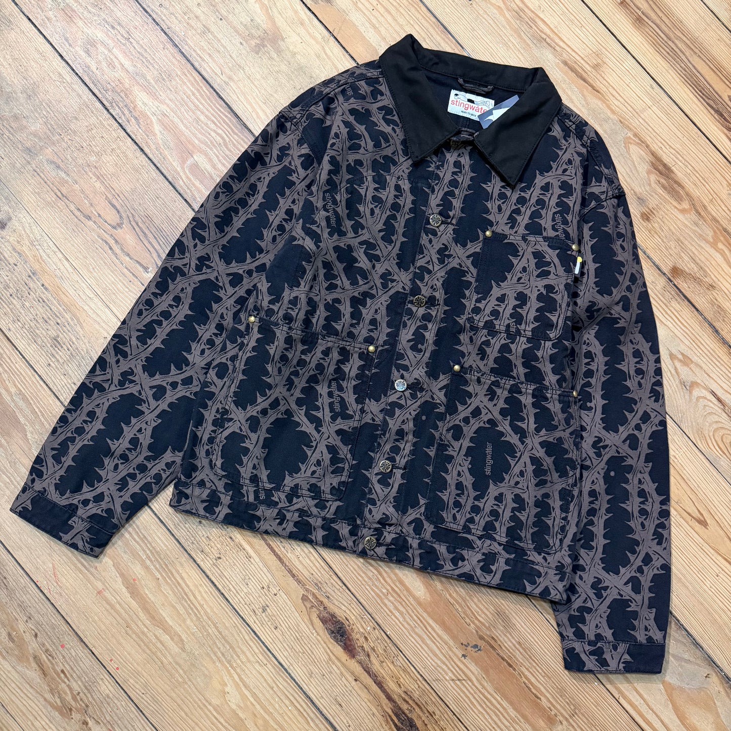 Sting water button up